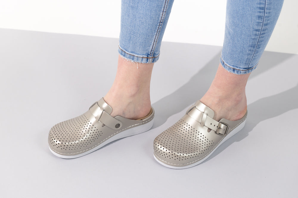 Nora IV by LEON– Women’s Leather Clogs- Adjustable Buckle with Removable Gel-Insole - Leon Footwear 